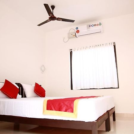 Relax Beach Inn Pallipuram Exterior photo